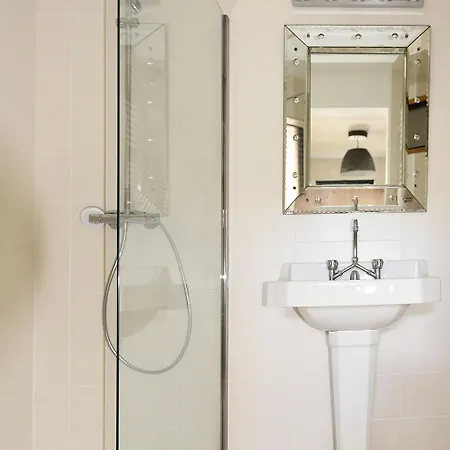 לינה וארוחת בוקר D'un Jour A L'autre 3*